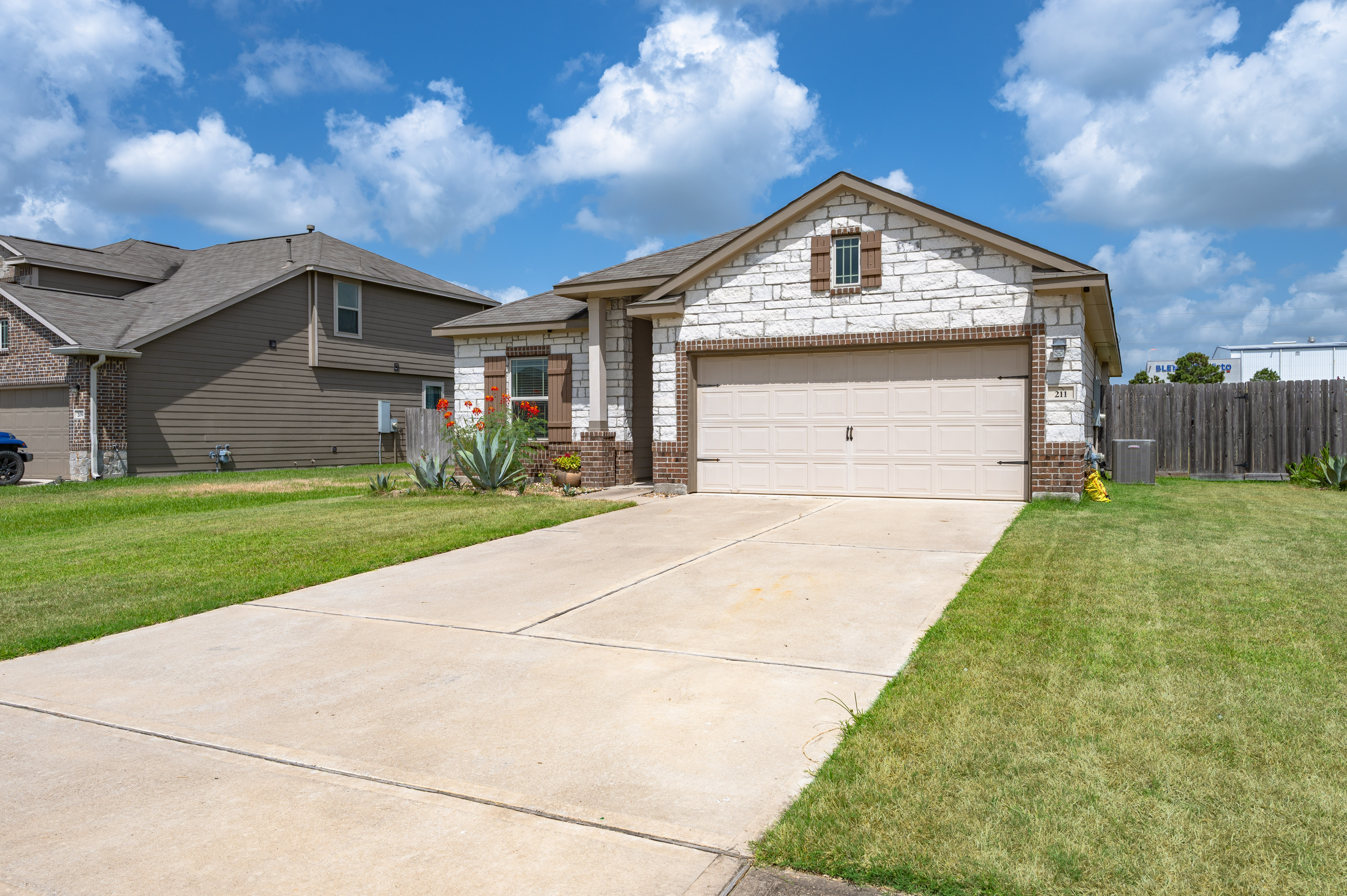 211 White Wing Ln, Sealy, Photo 21
