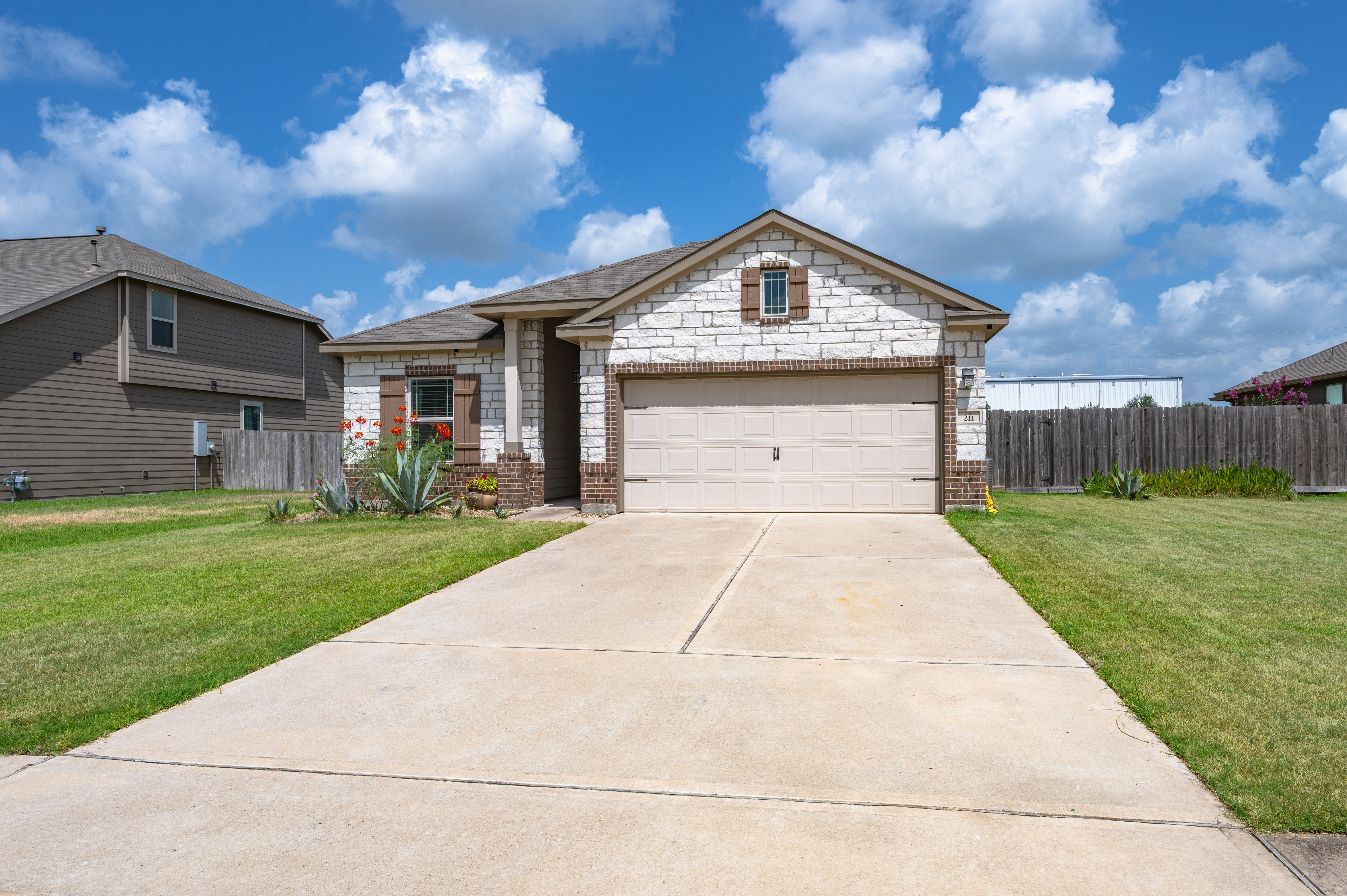 211 White Wing Ln, Sealy, Photo 22