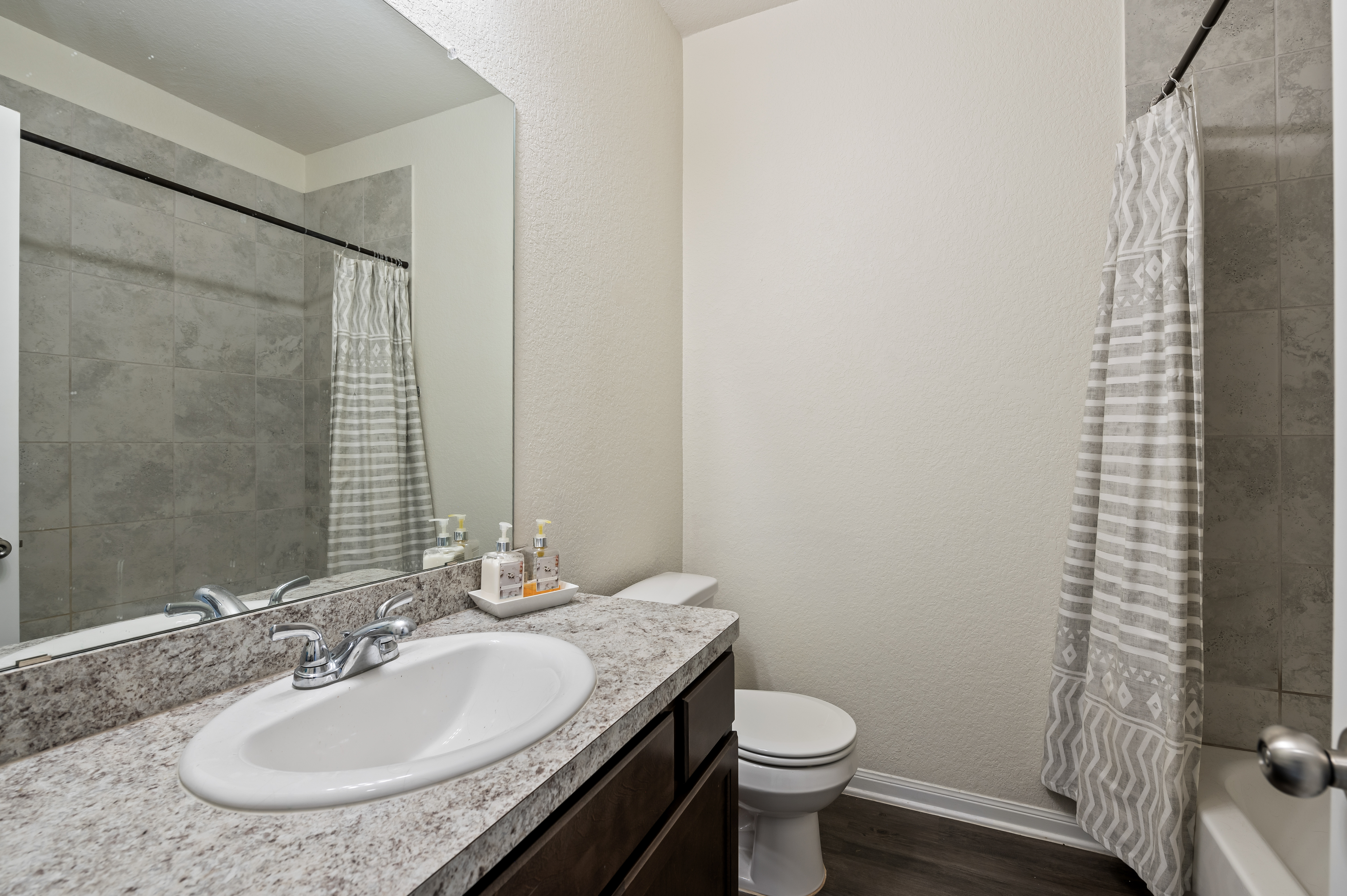 211 White Wing Ln, Sealy, Photo 4