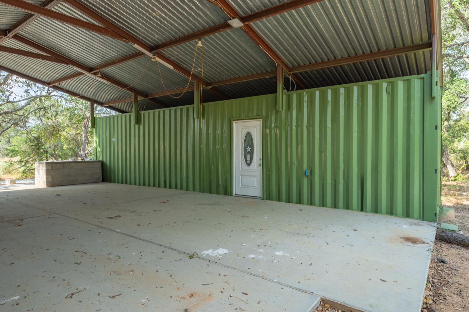 Hallettsville Weekend Retreat: Covered slab between the container houses