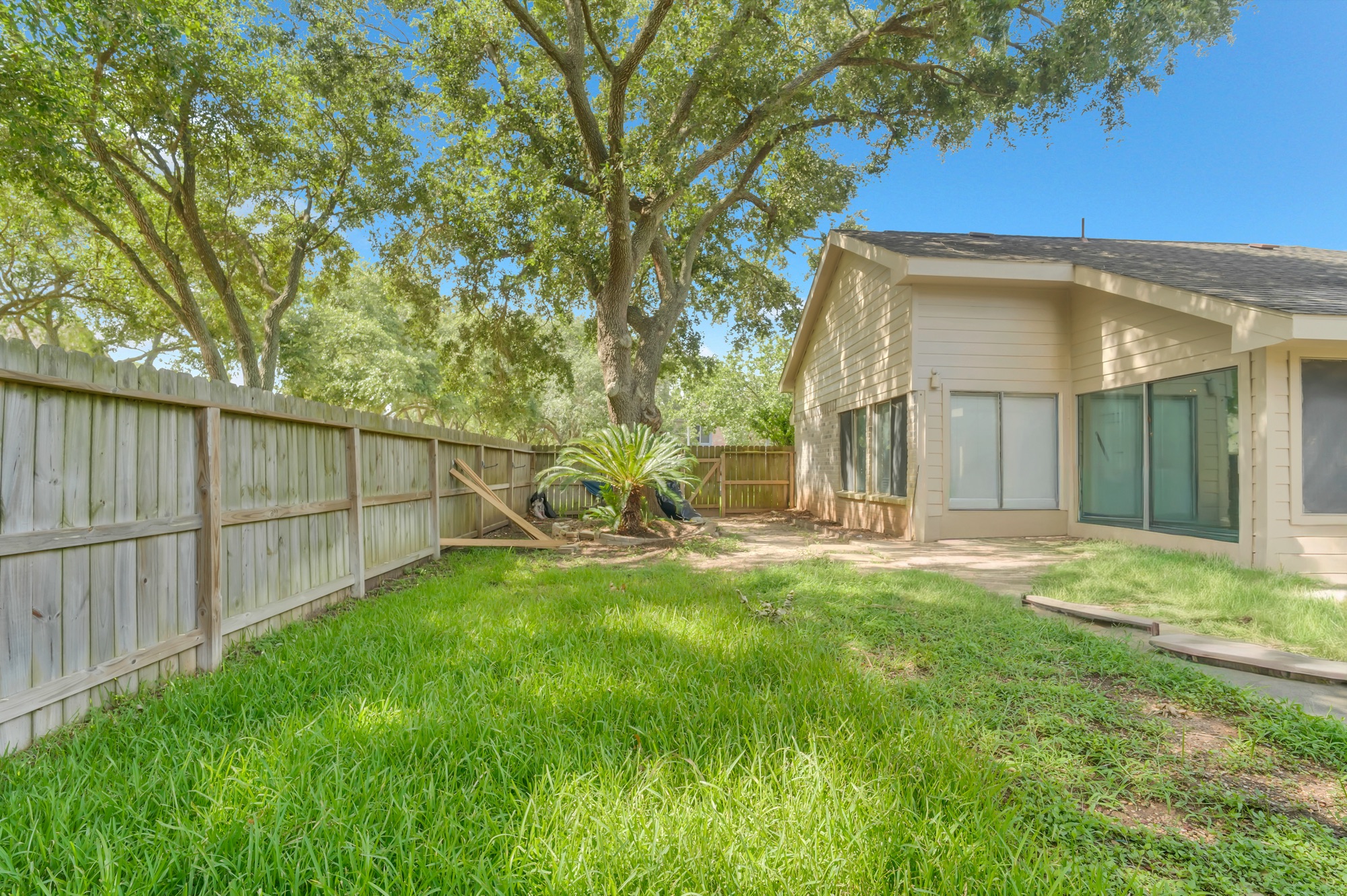 Sugar Land Home in Lakefield, Photo 2
