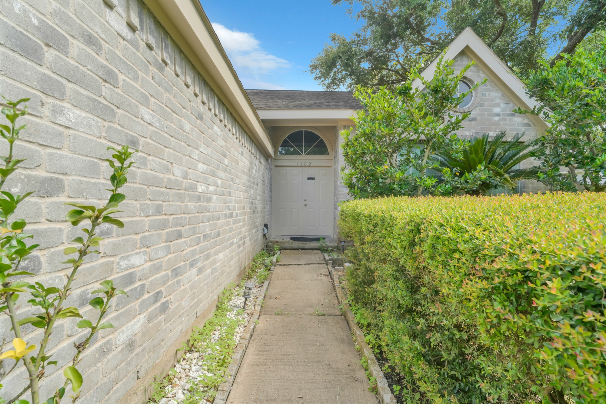 Sugar Land Home in Lakefield, Photo 3