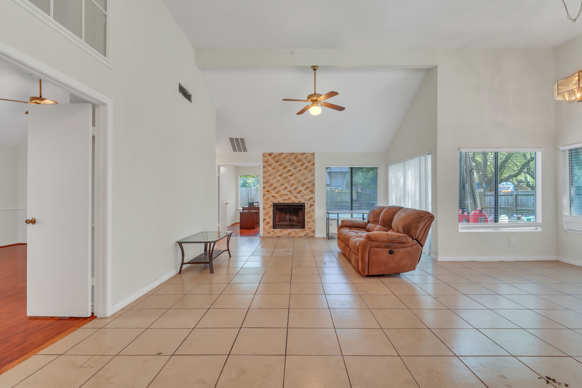 Sugar Land Home in Lakefield, Photo 6