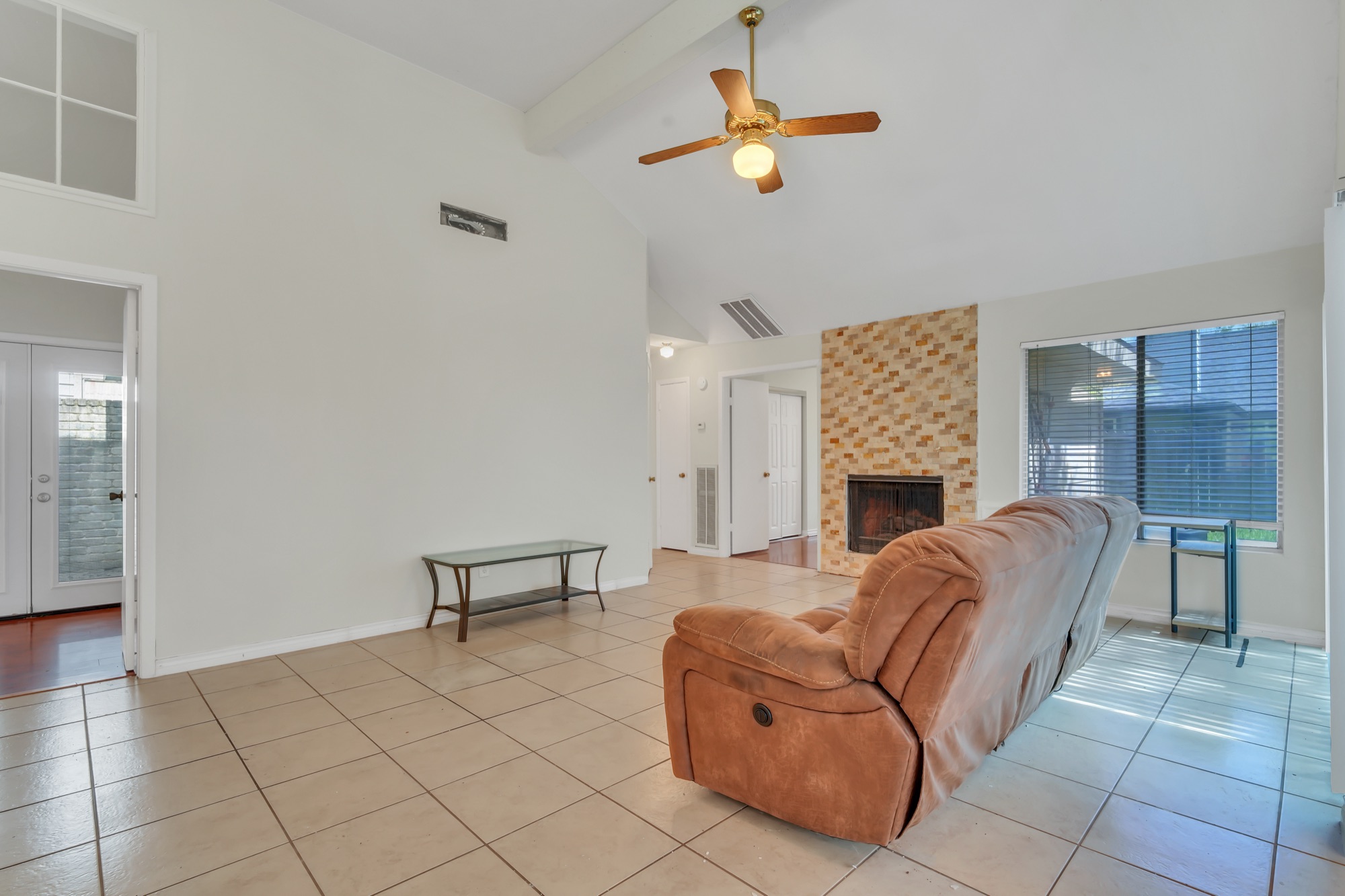 Sugar Land Home in Lakefield, Photo 9